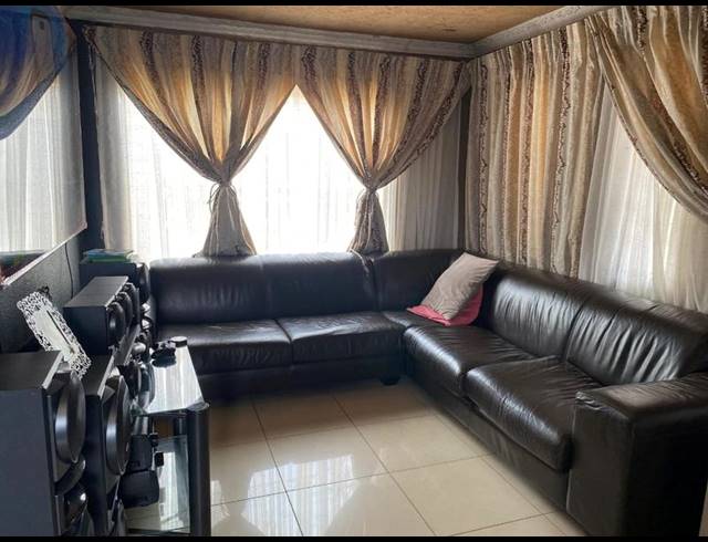 3 BEDROOM HOUSE FOR SALE IN PROTEA GLEN